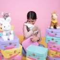 studio pets куфарче с паспорт за плюшени играчки 16 см, розов 19
